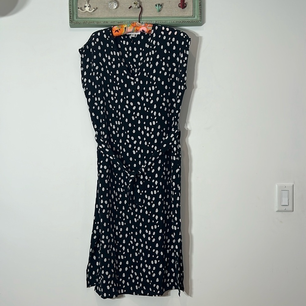 Amour Vert Women's Cindra Black Ivory silk small dress belted New without tags
